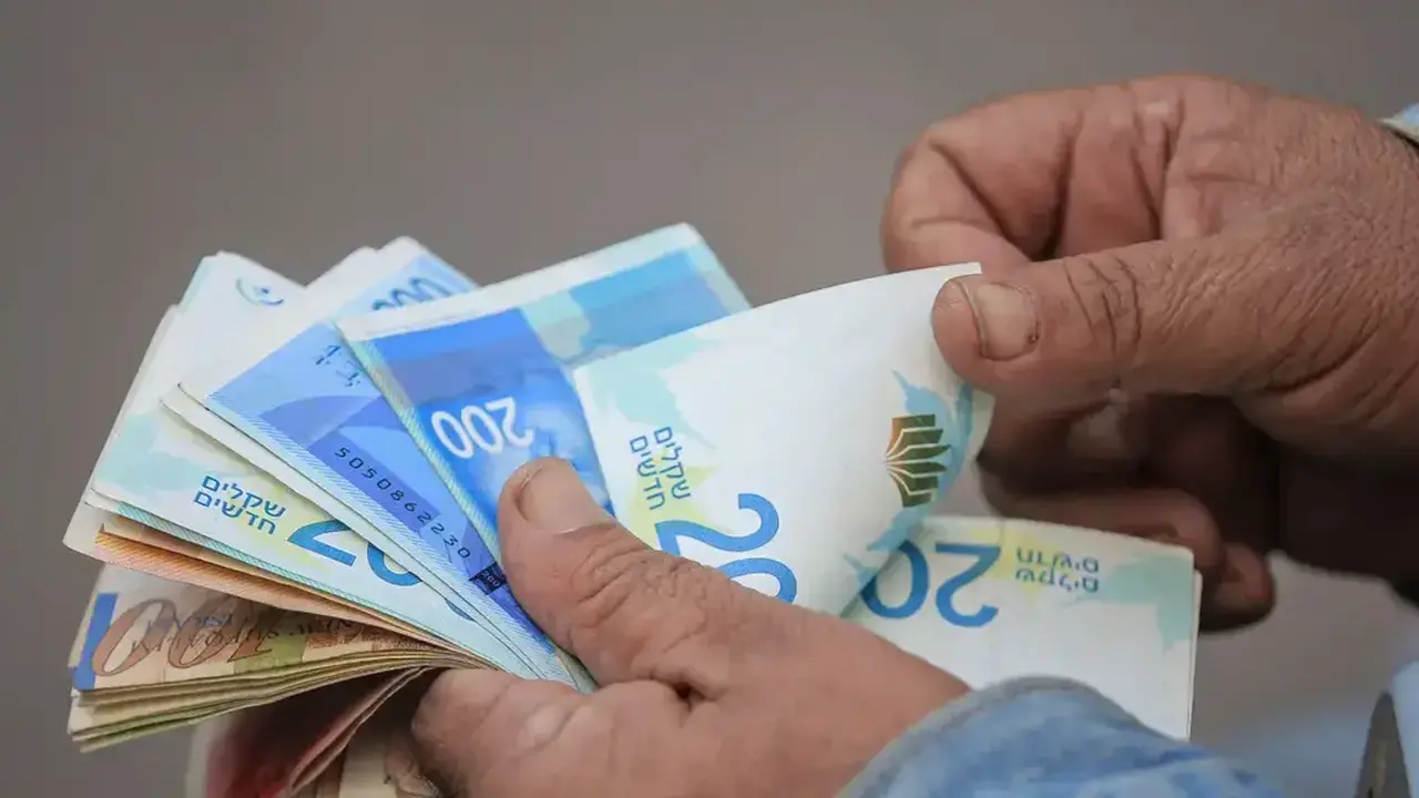 قفزة طفيفة.. سعر صرف الدولار يباغت الشيكل الإسرائيلي بتداولات اليوم في فلسطين